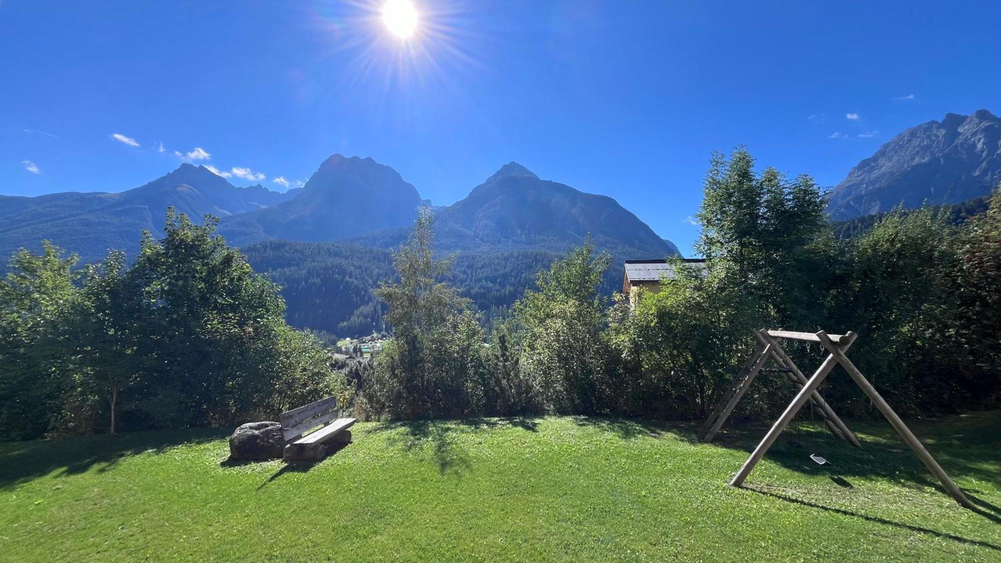 Aaa Chalet Allegra Rojo With Mountain View Scuol Esterno foto